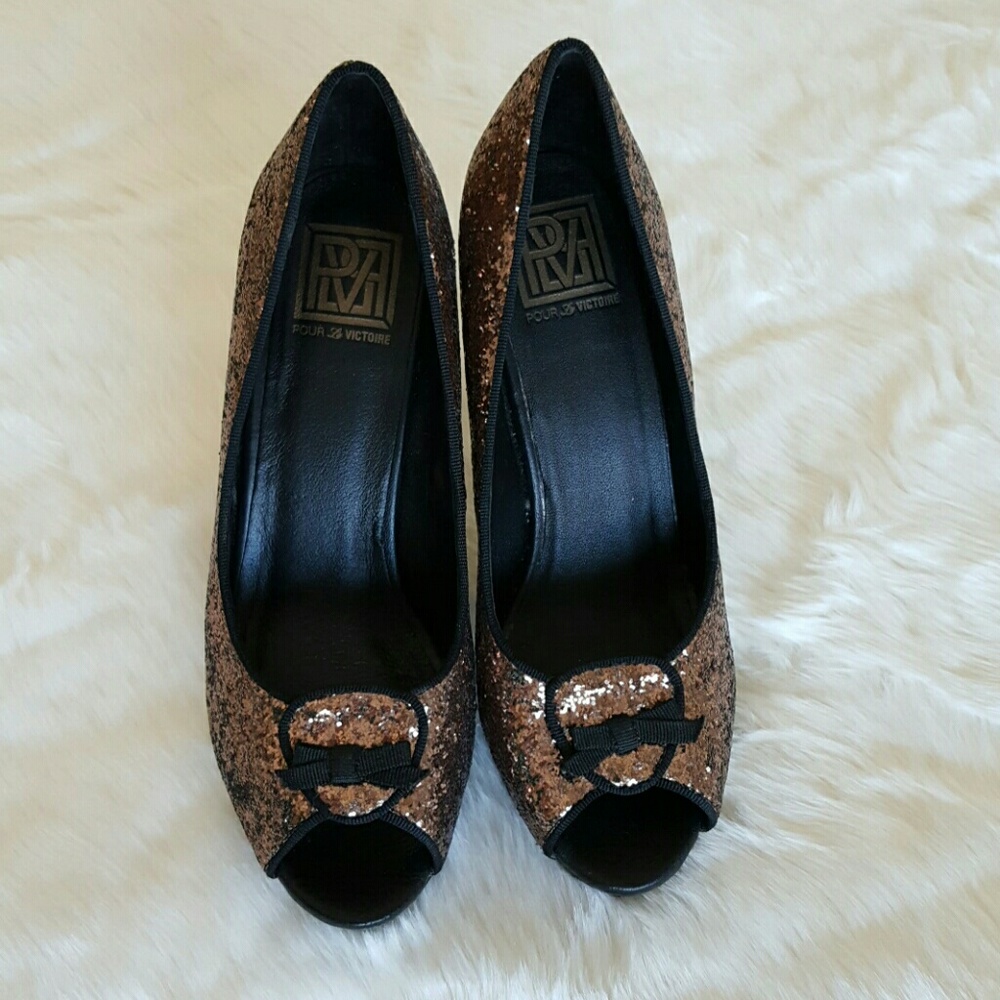 Pour la Victoire Channa Bronze Glitter Pump